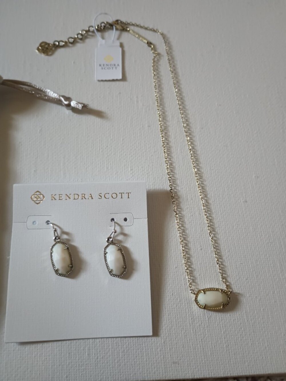 NEW Kendra Scott Necklace and Earrings Set